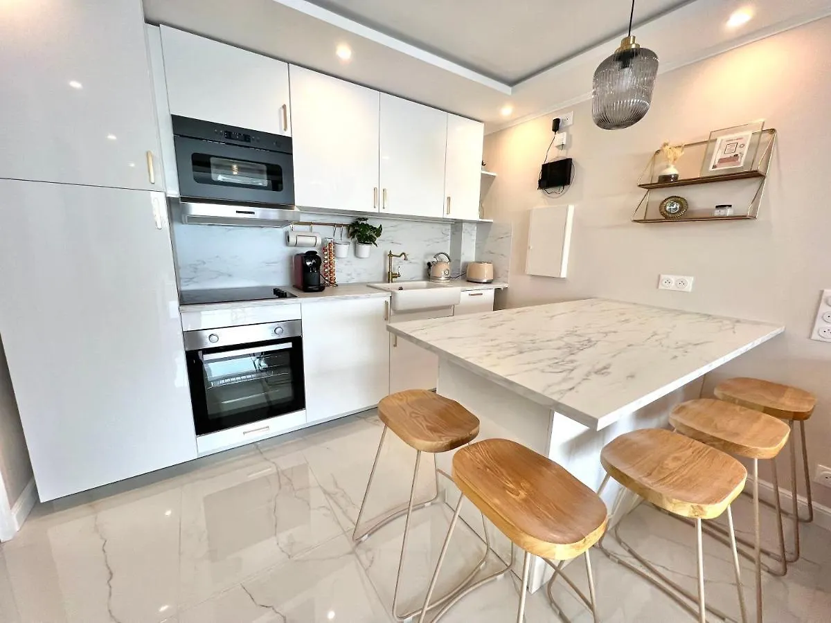 Luxueux Appartement - Vue Mer - Piscine - Free Parking - Monaco Cap-d'Ail 0*,  France